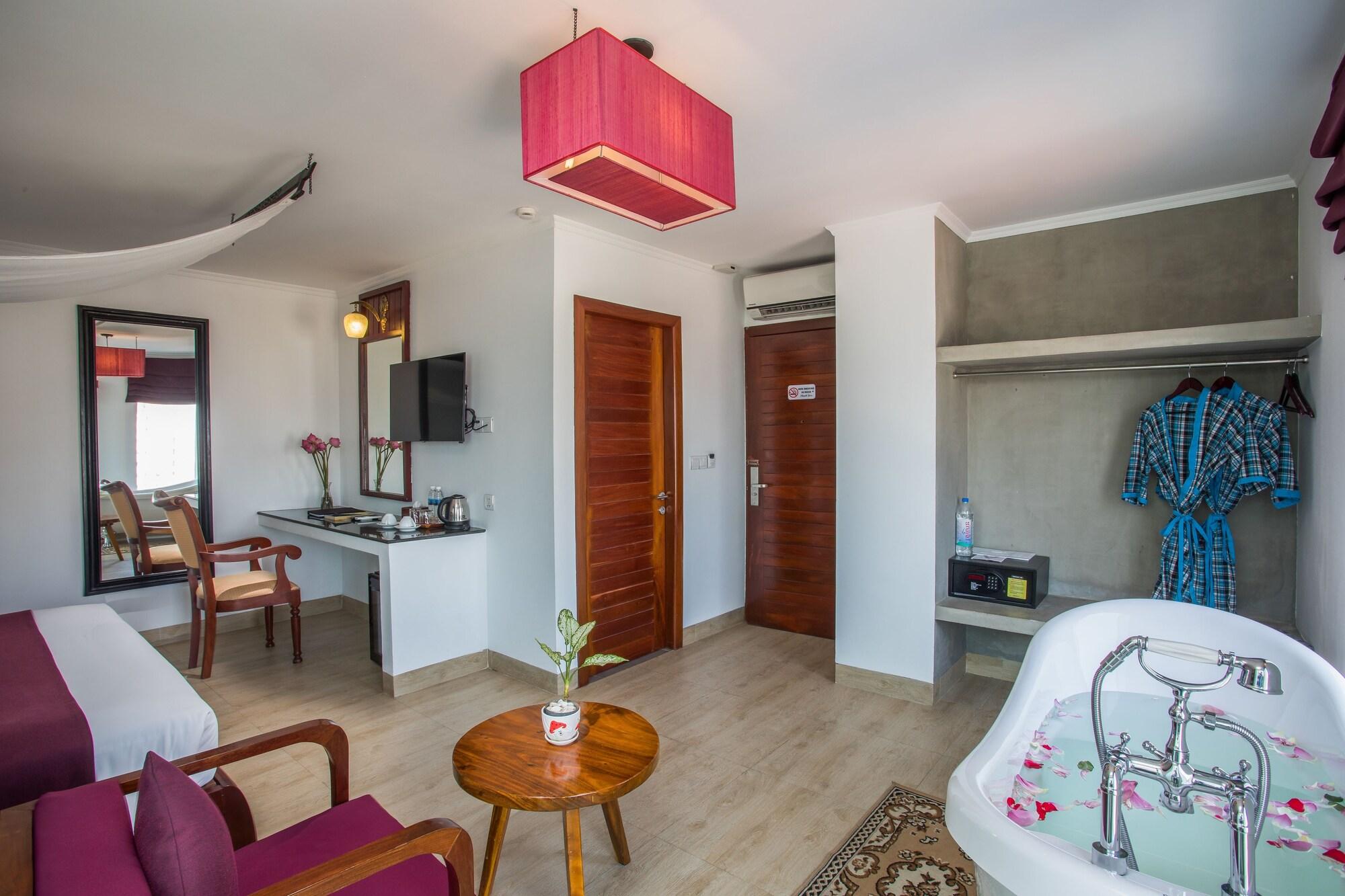 V Hotel Phnom Penh Eksteriør billede