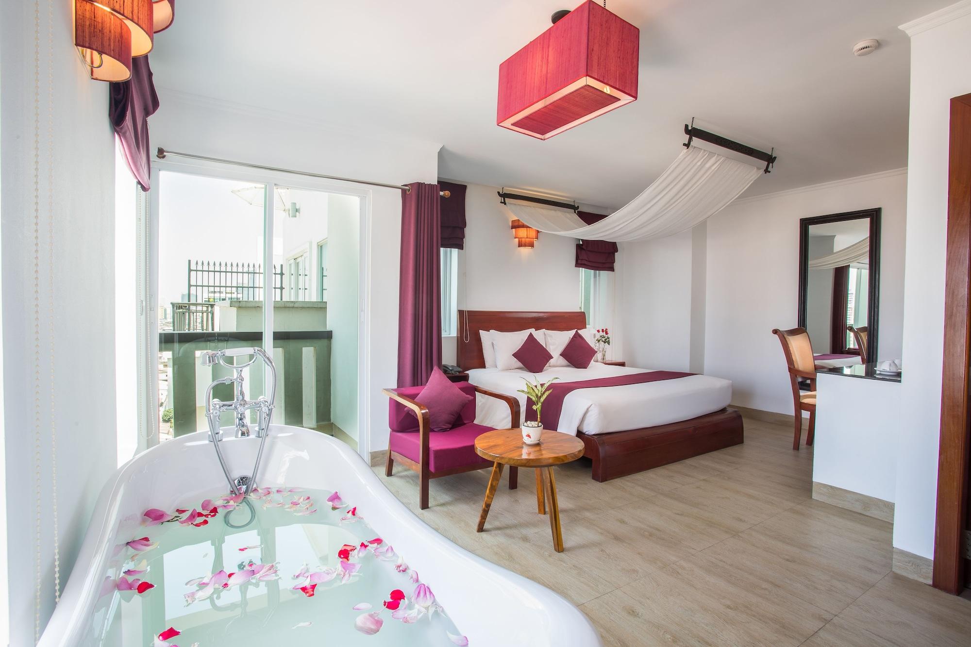 V Hotel Phnom Penh Eksteriør billede