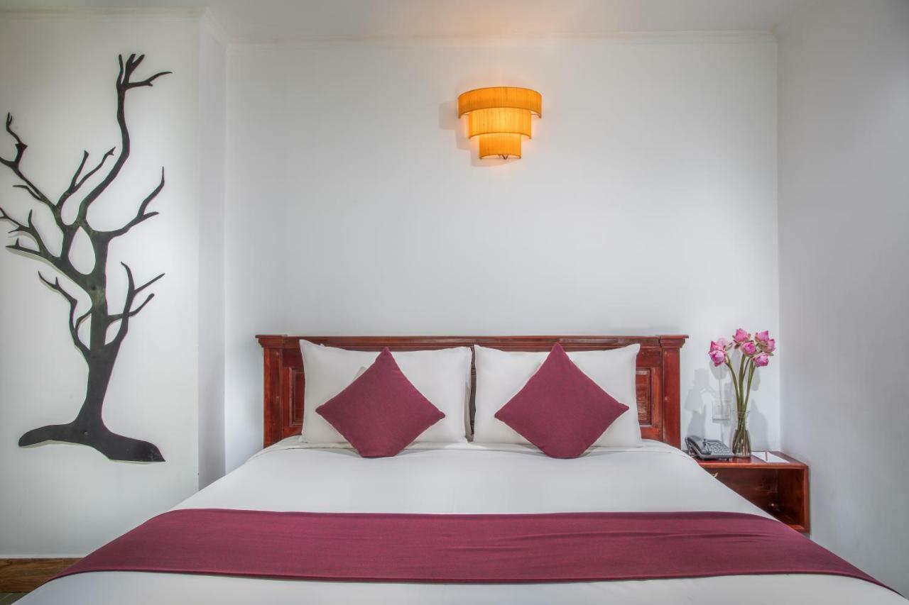 V Hotel Phnom Penh Eksteriør billede
