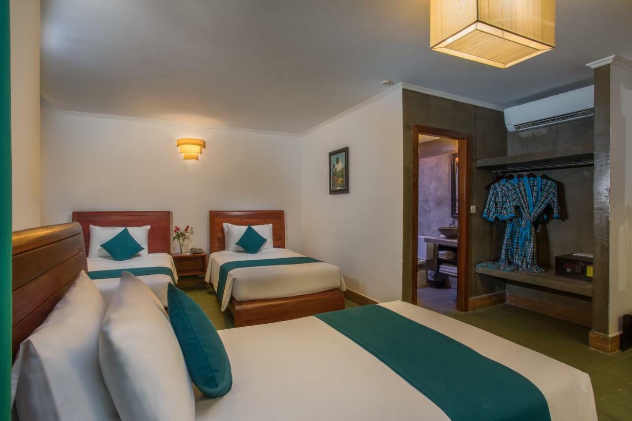 V Hotel Phnom Penh Eksteriør billede