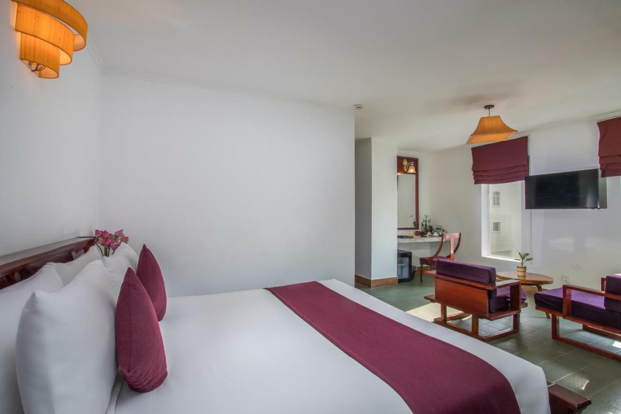 V Hotel Phnom Penh Eksteriør billede