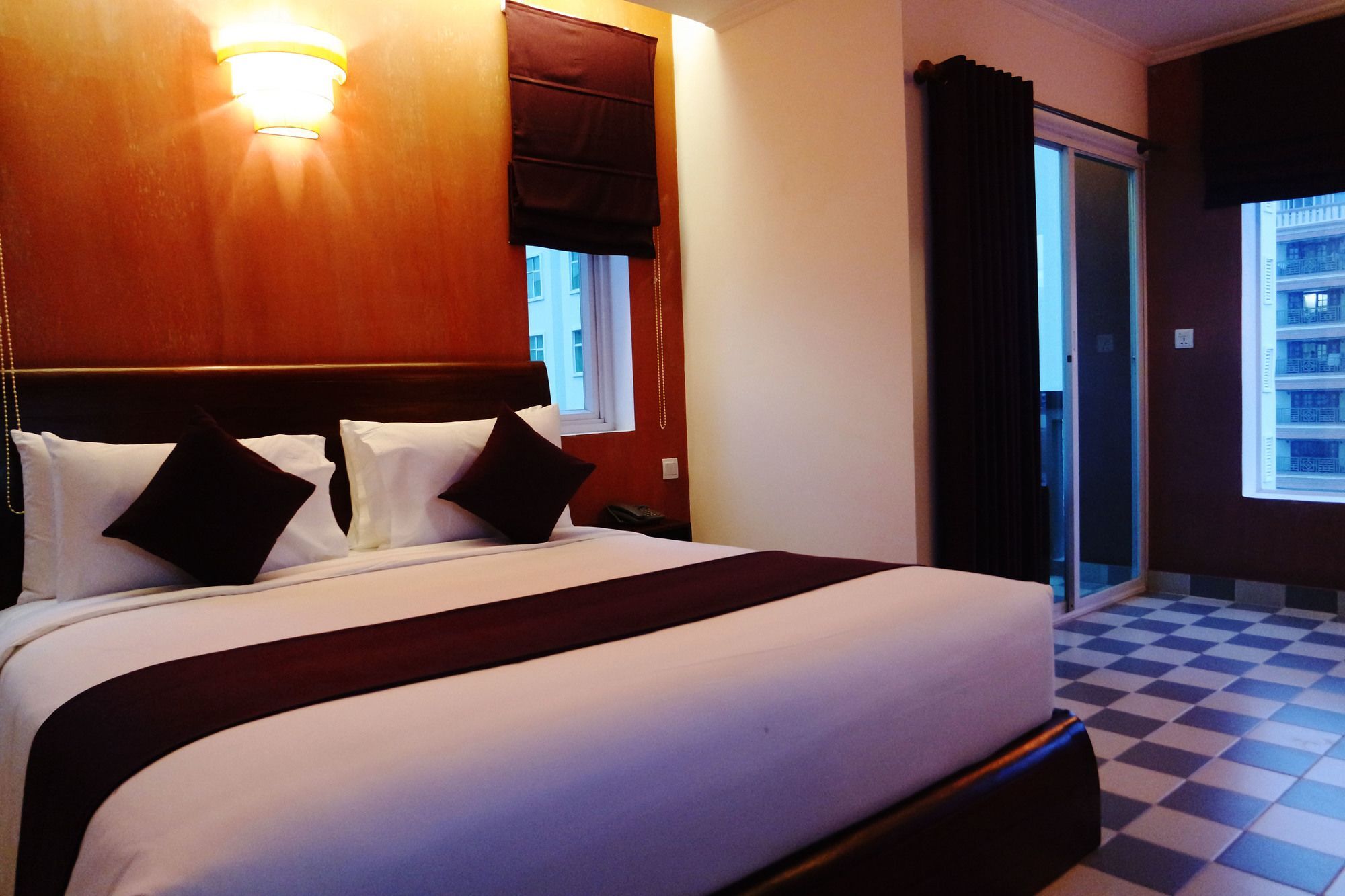 V Hotel Phnom Penh Eksteriør billede