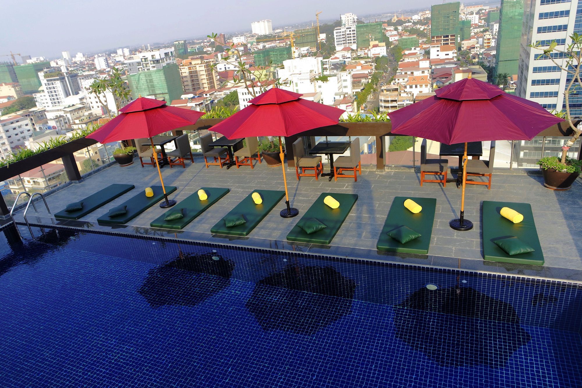 V Hotel Phnom Penh Eksteriør billede